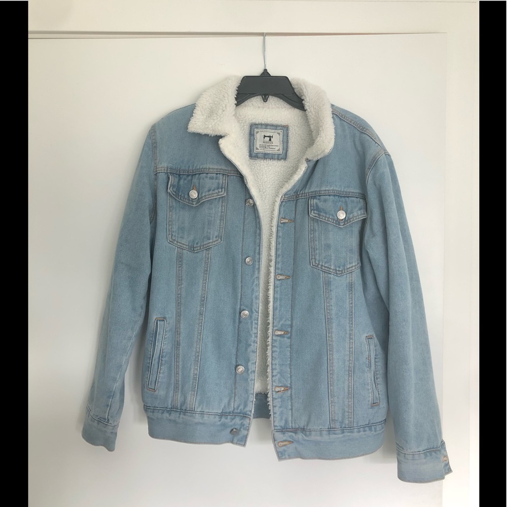 Men’s Medium denim jean jacket, with white Sherpa lining. Worn once, like new.